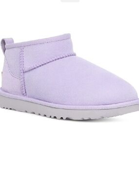 NIB Classic Ultra Mini Sage Blossom – Women’s; Size 9